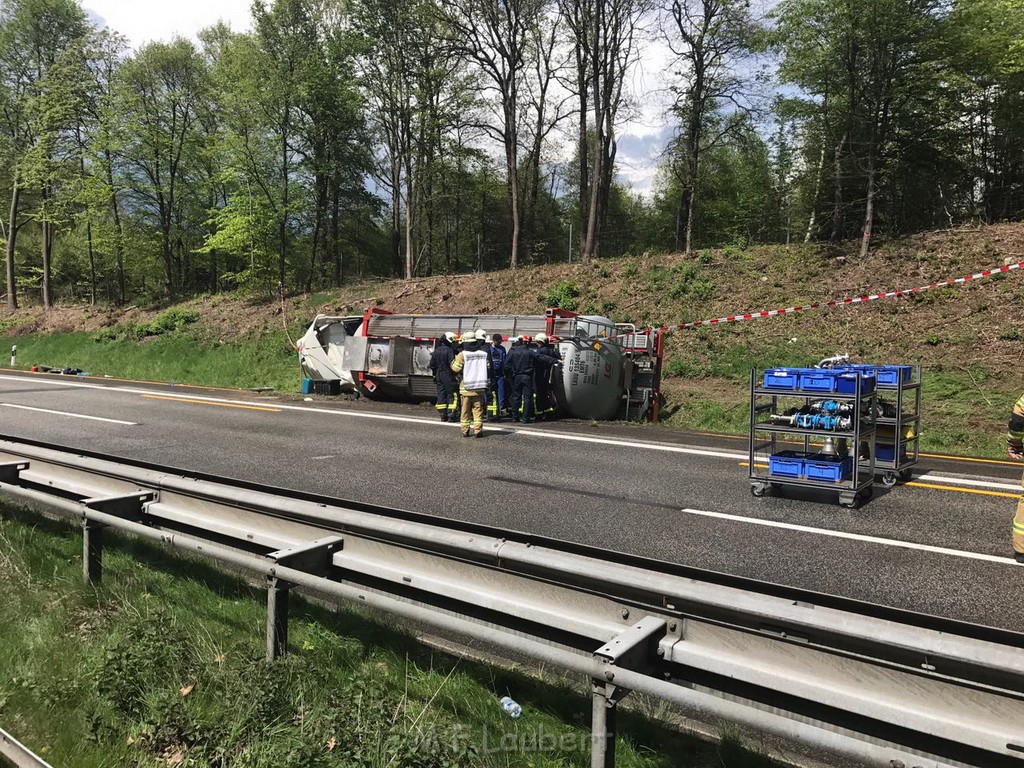 VU Gefahrgut LKW umgestuerzt A 4 Rich Koeln Hoehe AS Gummersbach P008.jpg